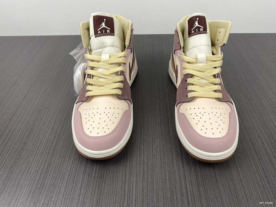 Jordan 1 Air DO7440-821 Mid 0205